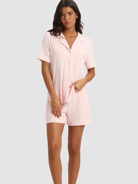 cozy earth Other - Cozy Earth Women's Bamboo Stretch-Knit Short Sleeve Pajama Set in Blossom